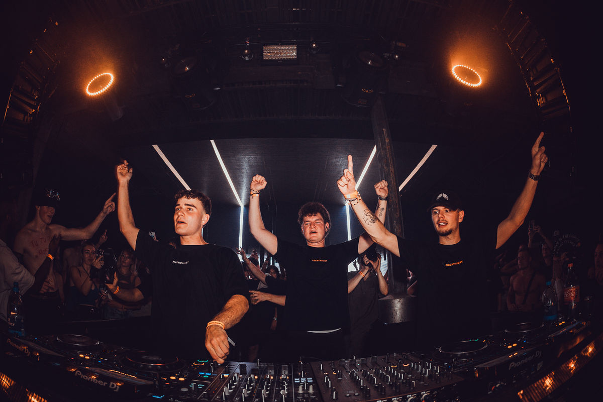 Loading... just a sec